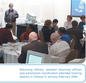 Returning officers, assistant returning officers
and automation coordinators attended training
sessions in Ottawa in January–February 2004.